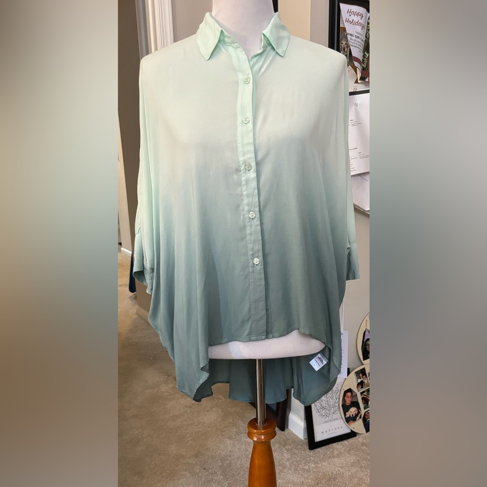 Young, Fabulous & Broke NWT Green Ombre Dolman Sleeve Hi-Lo Button down top. S